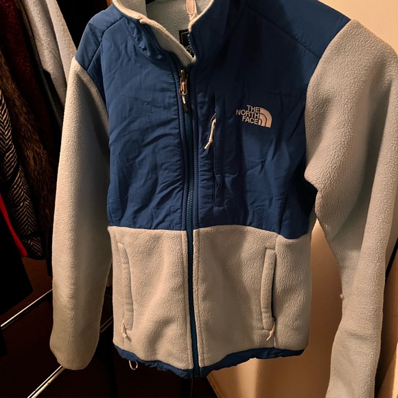 The Northface Fleece Jacket - Picture 2 of 5